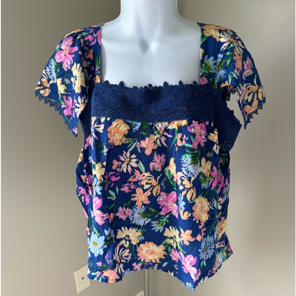 Andree By Unit Top Women’s Size Small Floral, Navy, Crochet, Flutter Sleeves NWT
